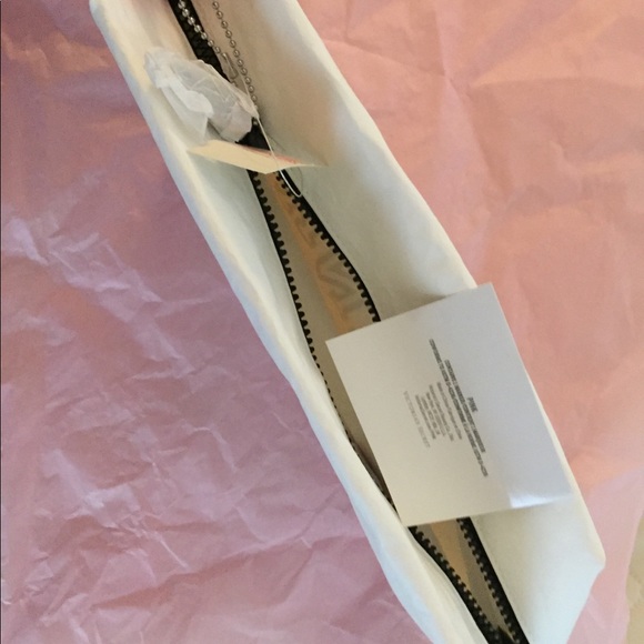 PINK Travel Pouch. New by VS. - Picture 4 of 6